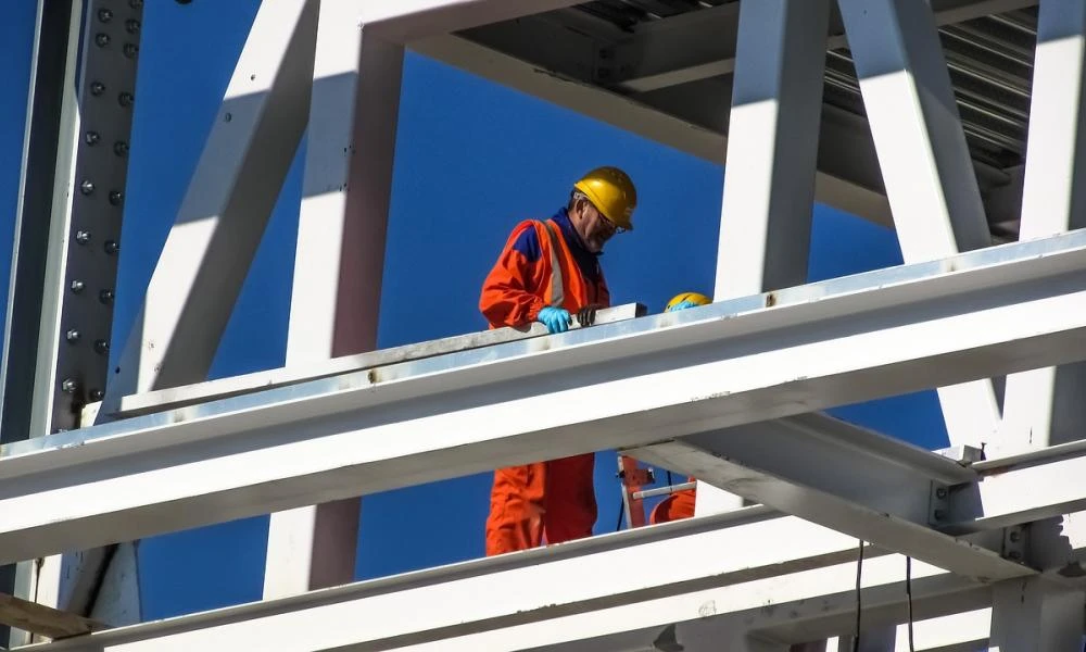 Εξαήμερη εργασία: Γκρεμίζεται με πάταγο το στερεότυπο των «τεμπέληδων Ελλήνων»